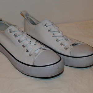 Twisted Slip In, Slip Out Shoes Size 6 Canvas